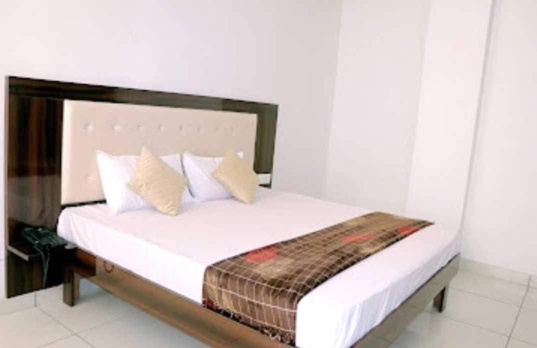 Oyo Palace Hotel Rohtak Luaran gambar